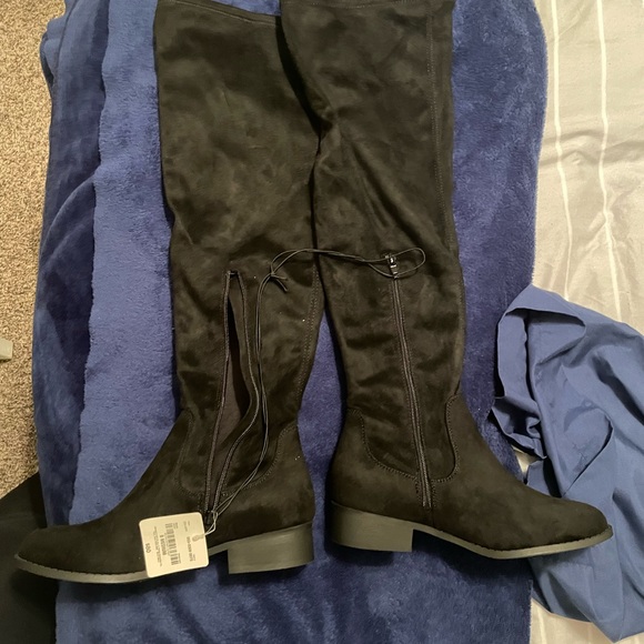 Over the knee boots! - Picture 3 of 4